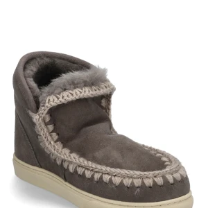 Mou skor - Så fina! Lite slitna inuti dör av priset! Nypris: 3000kr 