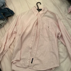 Gant skjorta - En rosa gant skjorta skick 9/10 nästan aldrig använd. Strl L men passar 146/152cm eller 11-12 år