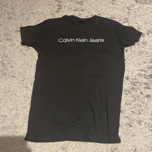 Fin tröja - Fin tshirt bra skick Calvin Klein snabb leverans 