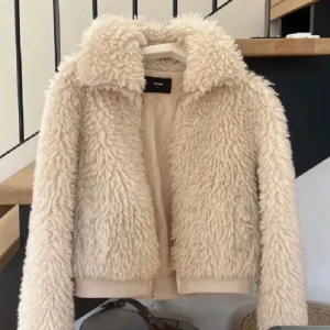 Päls jacka - Teddy jacka i storlek S från ZARA💗