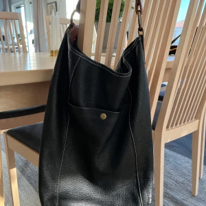 Skinnväska - Större handväska i fint skick