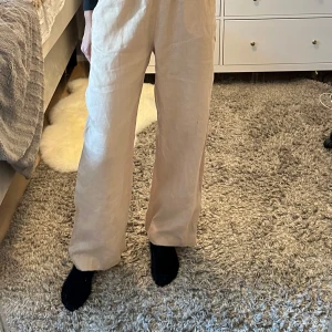 Linnebyxor Zara i 100% linne - Linnebyxor i 100% linne från ZARA. Helt oanvända. 