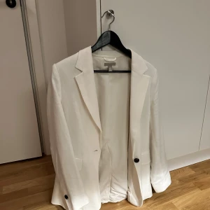 Hm kavaj - Använd en gång,  Storlek 36 jättefin linne kavaj