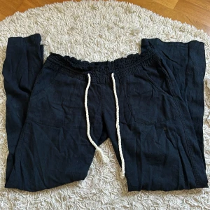 Roxy linnebyxor - Säljer d för stt de inte passar mig längre, har int använt de många gånger, o de är i bra skick Nypris:600kr