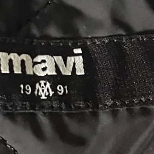 Höst jaka - Väldigt fint och fräscht,använt tre gånger.Köpte från Turkiet märkte Mavi .