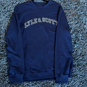 Lyle & Scott sweatshirt  - Storlek M, skick 10/10 helt oanvänd, kom gärna med bud 🤝
