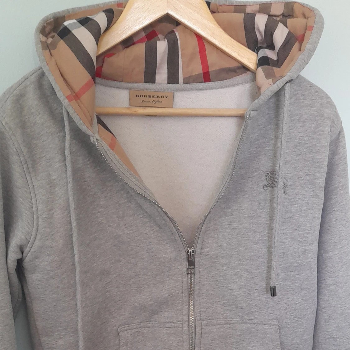 Grå hoodie från Burberry