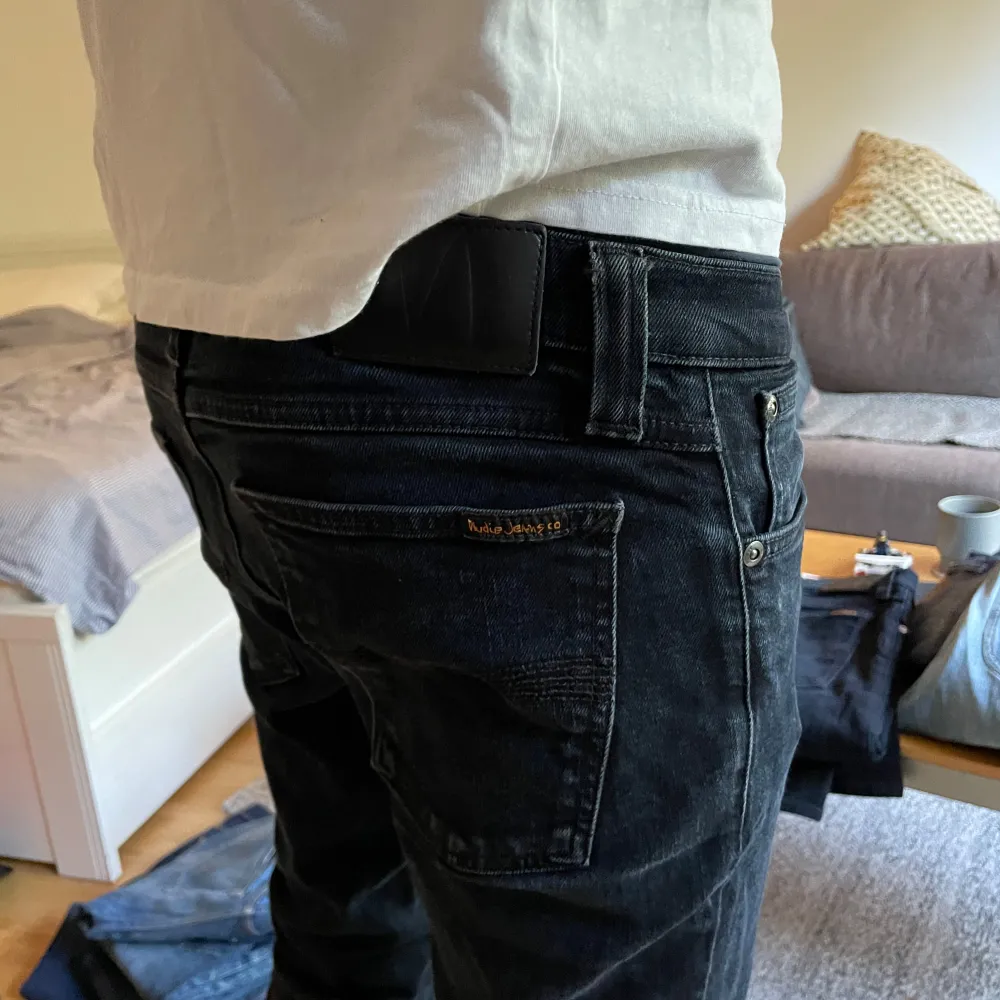 Nudie grim tim i storleken 31/34 i bra skick. Modellen är 184cm och väger 68kg. Jeans & Byxor.