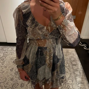 Klänning - Superfin klänning från Zara. Stl M men passar en xs/s 199kr