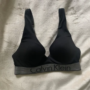Calvin Klein Bh - Svart Calvin Klein bh i bra skick. 