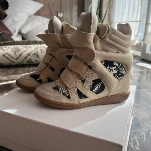 Isabel marant skor! - Säljer mina skit snygga limited edition isabel marant sneakers då de ej kommer till sån stor användning! Orginallåda och förpackning tillkommer.