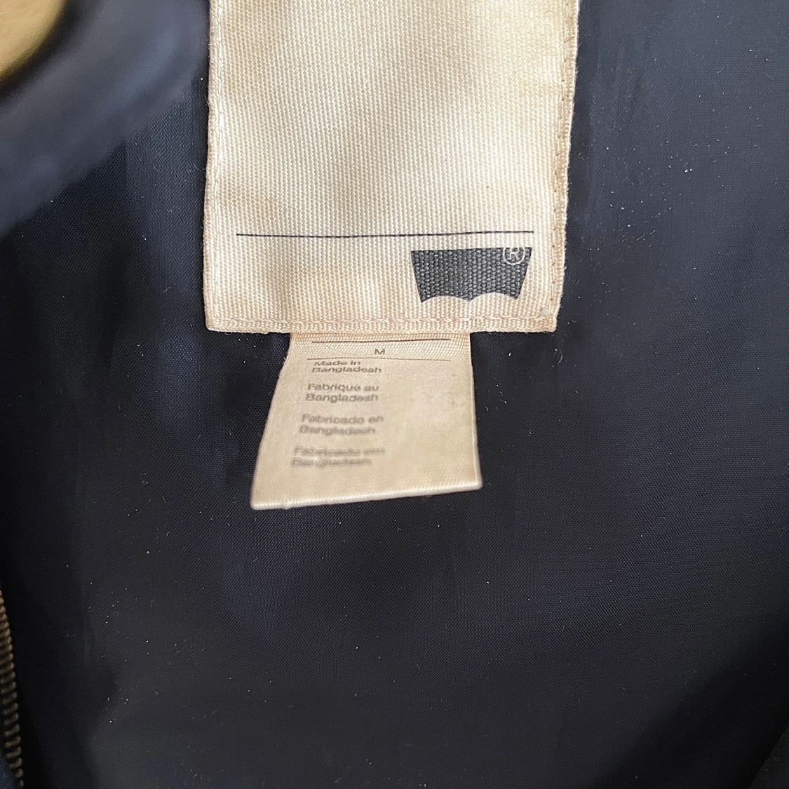 Mörkblå parkajacka med pälskantad huva - 93