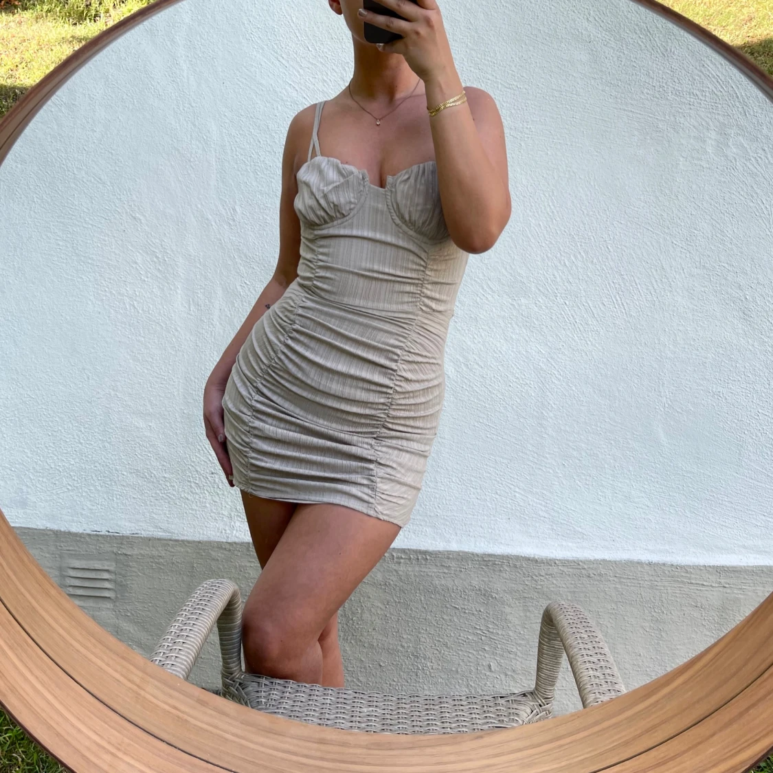 Beige tight klänning - 90