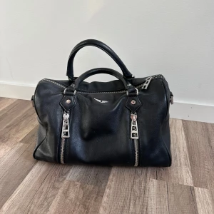 Zadig & Voltaire väska  - Sunny Medium Bag från Zadig & Voltaine i nyskick. Använt två gånger. 