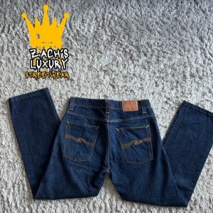 Nudie Jeans  - Nudie Jeans av modellen Average Joe, Storlek: 32/32 - Skicket på jeansen är väldigt bra utan defekter - Mitt pris: 545 - Nypris: 1599kr