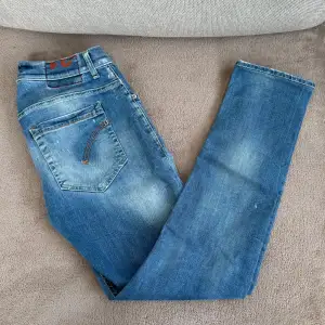 Dondup George jeans i bra skick | Storlek 31 | Modellen är 184cm och väger 66kg | INGA BYTEN |