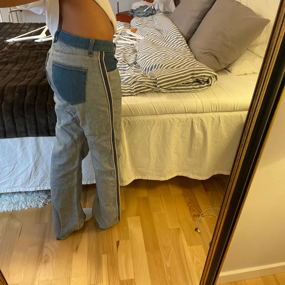 Coola lågmidjade jeans! Jag är 168 och har stl 34 och på mig passar de perfekt!. Jeans & Byxor.