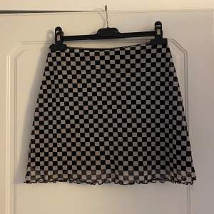 Söt rutig miniskirt från H&M. Bra skick.