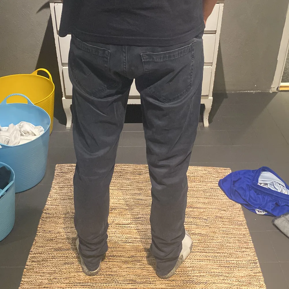 |Sjukt snygga Dondup George Jeans i storleken 31| Sparsamt använda utan defekter | Perfekta nu inför hösten💫 Hör av er vid frågor! Priset ej hugget i sten!. Jeans & Byxor.