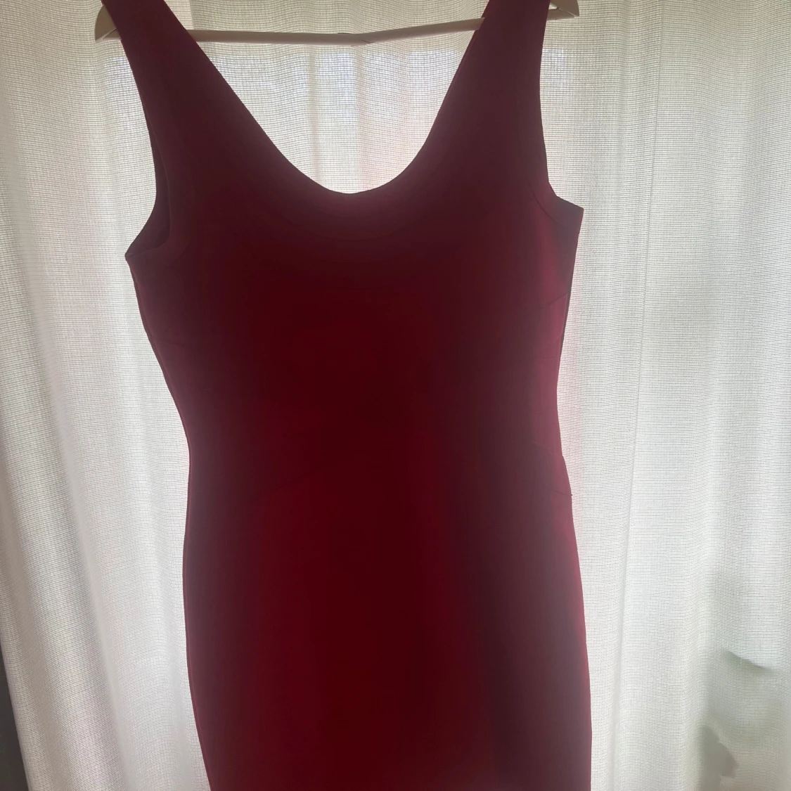 Röd ärmlös klänning