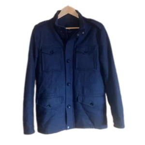 Riley jacka - Säljer denna feta field jacket från riley i nästintill perfekt skick. Strlk 50 motsvarar ungefär M. Kom privat för frågor😀