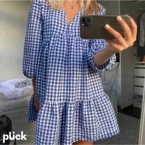 Zara klänning  - Säljer denna zara klänning💕💕