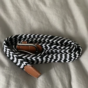 Randigt grisch bälte  - Helt nytt bälte från Onewear  Skick:10/10 Skriv om du har några frågor