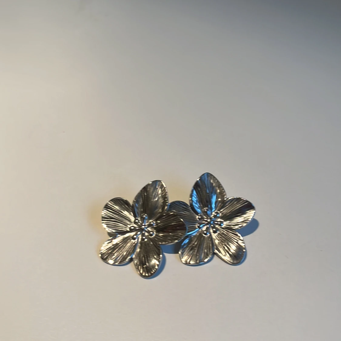 Blommörhängen från SHEIN  - 92