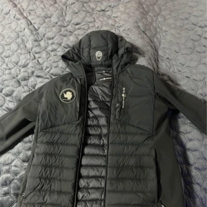 Sail racing jacka ny skick - Sail racing jacka ny pris 3500 helt fräsch o ny 170 passar S pris går och diskutera vid smidig affär!