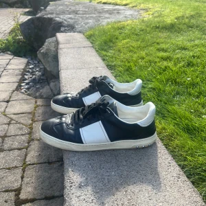 Valentino Fly Crew - Ett par använda Fly Crews! Dustbag osv tillkommer inte. Spikar går att köpa billigt själv.