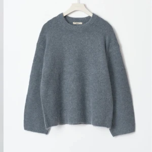 Crew neck knitted sweater - Stickad tröja från gina! Nyskick med prislapp kvar. Helt slutsåld online!! 