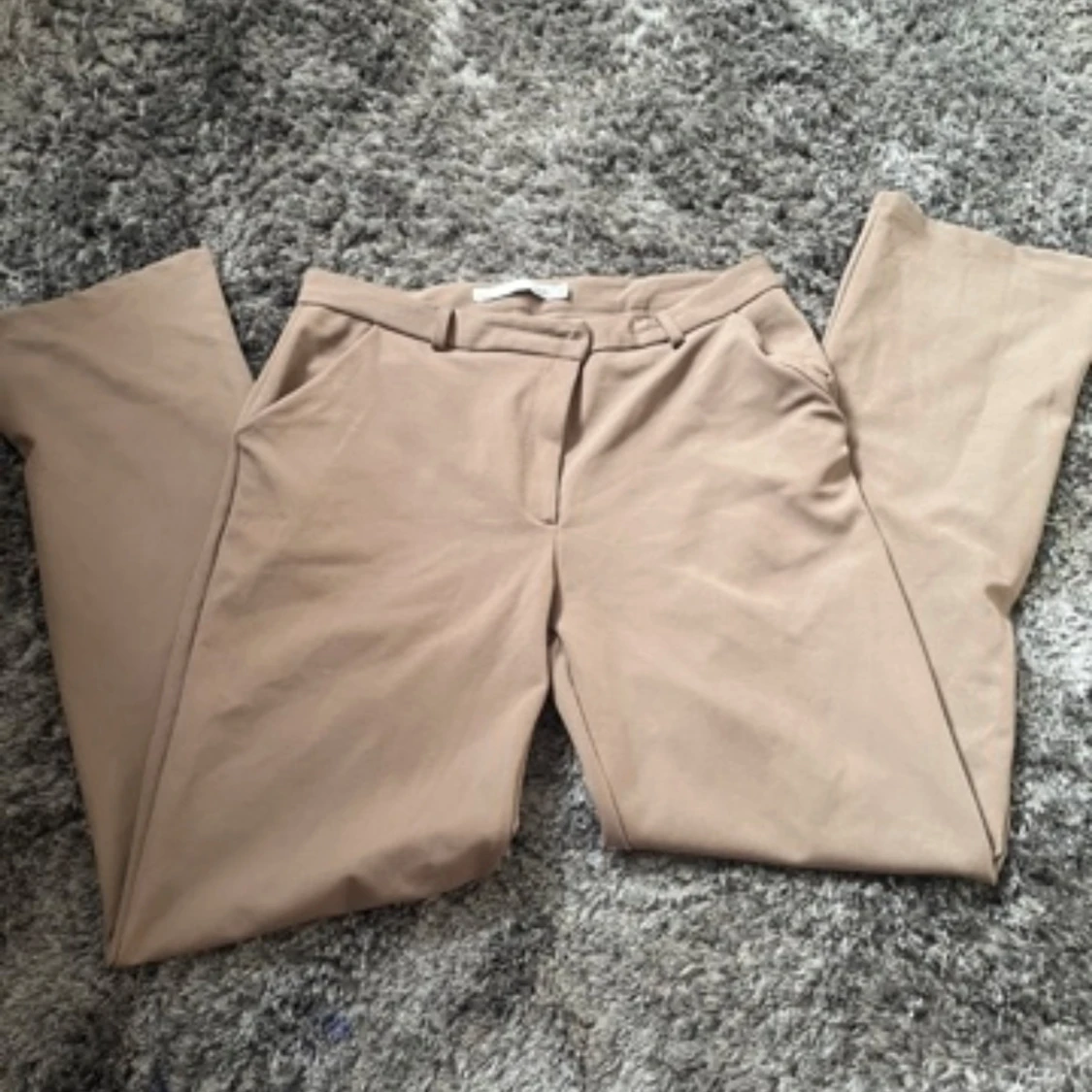 Beige byxor i storlek M