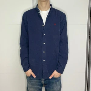 Ralph Lauren skjorta  - Ralph Lauren skjorta | Skick: 8/10 | Strl M | Pris - 549 | Fraktar via Postnord eller Instabox på köparens bekostnad | Hör av dig vid minsta fråga eller fundering//CL