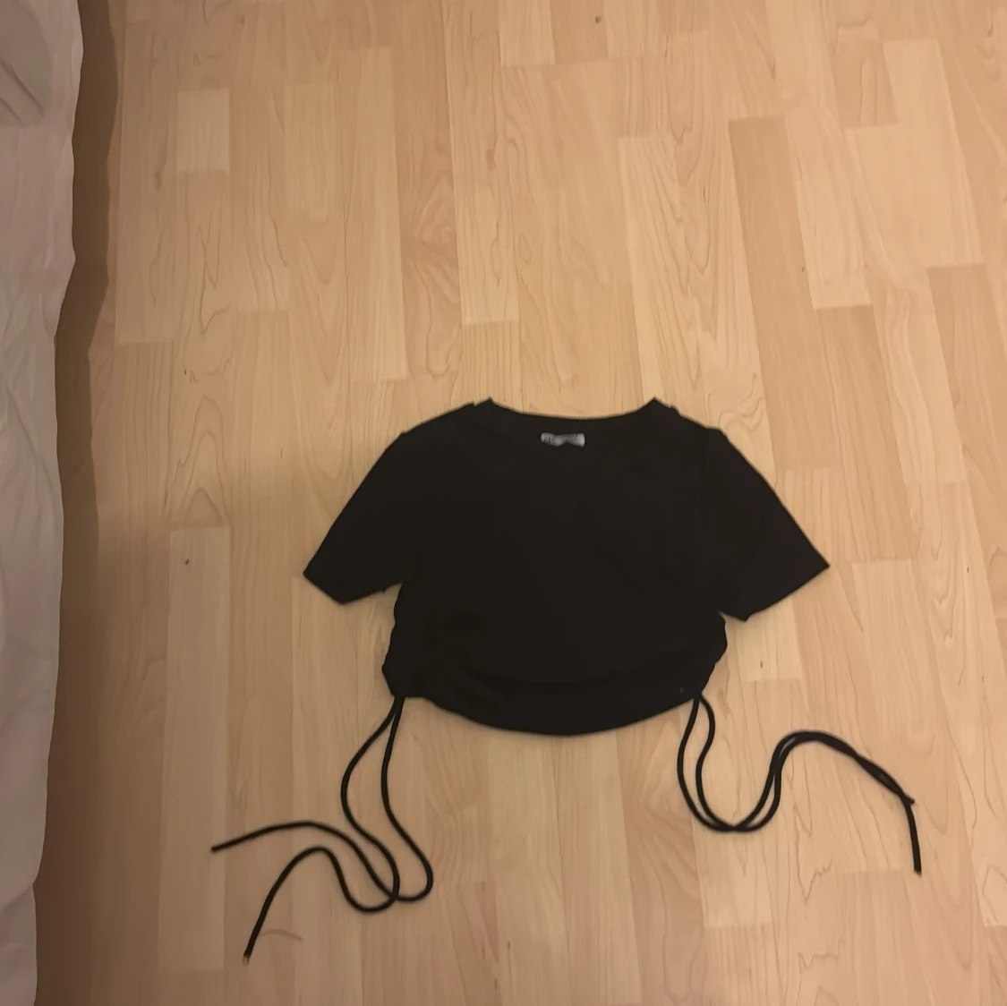 Svart kortärmad topp med knytband - 27