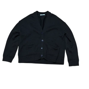 Acne Studios Cardigan - Brun Acne Studios Cardigan. Riktigt tung och varm. M/L