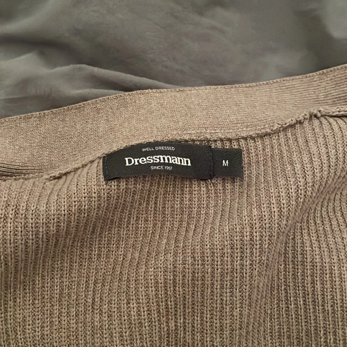 Beige kofta från Dressmann - 2