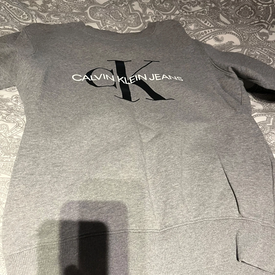 Grå sweatshirt från Calvin Klein Jeans