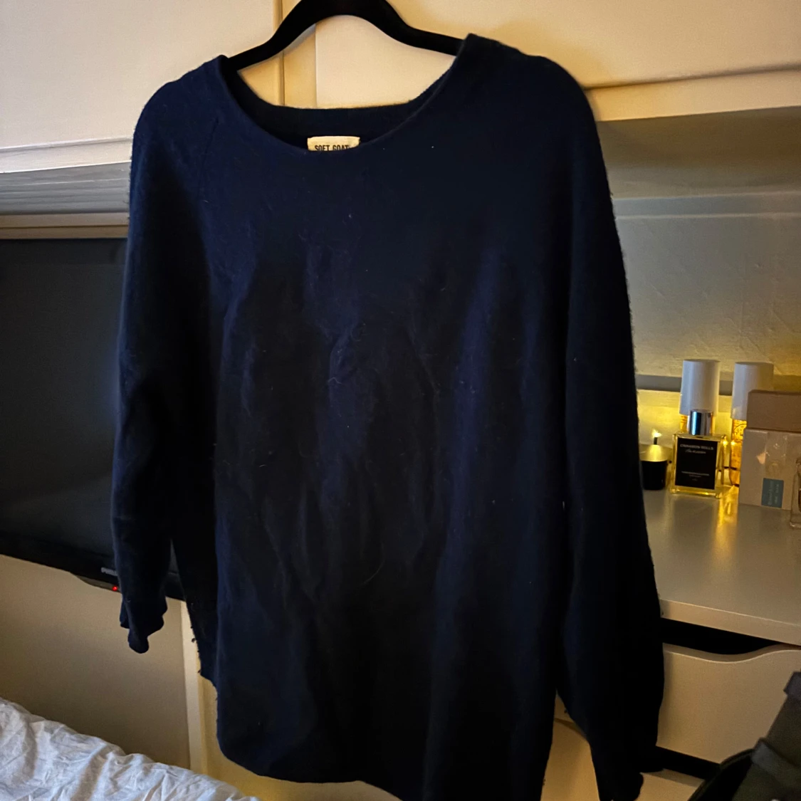 Mörkblå kashmirtröja från Soft Goat - 90