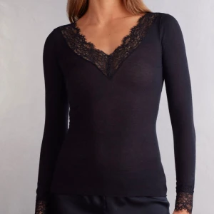 Intimissimi långärmad topp - Sjukt fin tröja från intimissimi som inte används längre. Pris kan diskuteras vid snabb affär