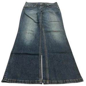 Flare Jeans - Feta Flare jeans köpta på vinted, 39 midja, 101 längd, 24 benöppning 🗣️🙏🔥