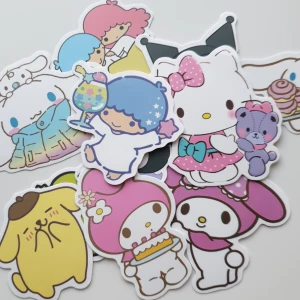 11st hello kitty och hennes vänner klistermärken/stickers  - Klistermärken/stickers Motiv: hello kitty och hennes vänner, Antal: 11st Skick: ny/oanvänd  Kul att använda till pyssel, scrapbooking och annat. Kan tex användas till att dekorera din bärbara dator, anteckningsbok, resväska, etc. Kolla gärna in mina andra annonser 