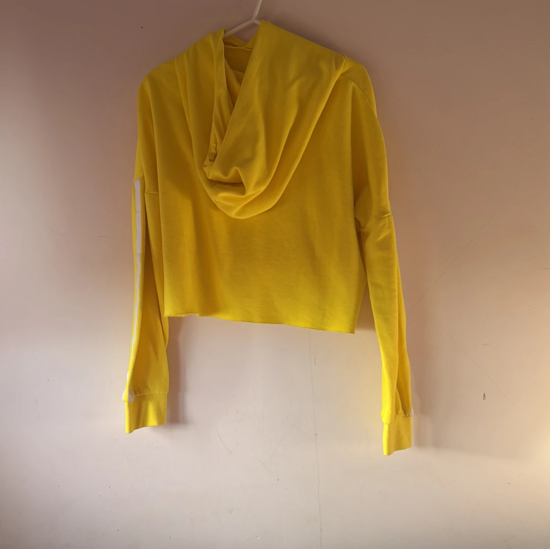 Gul croppad hoodie - 90