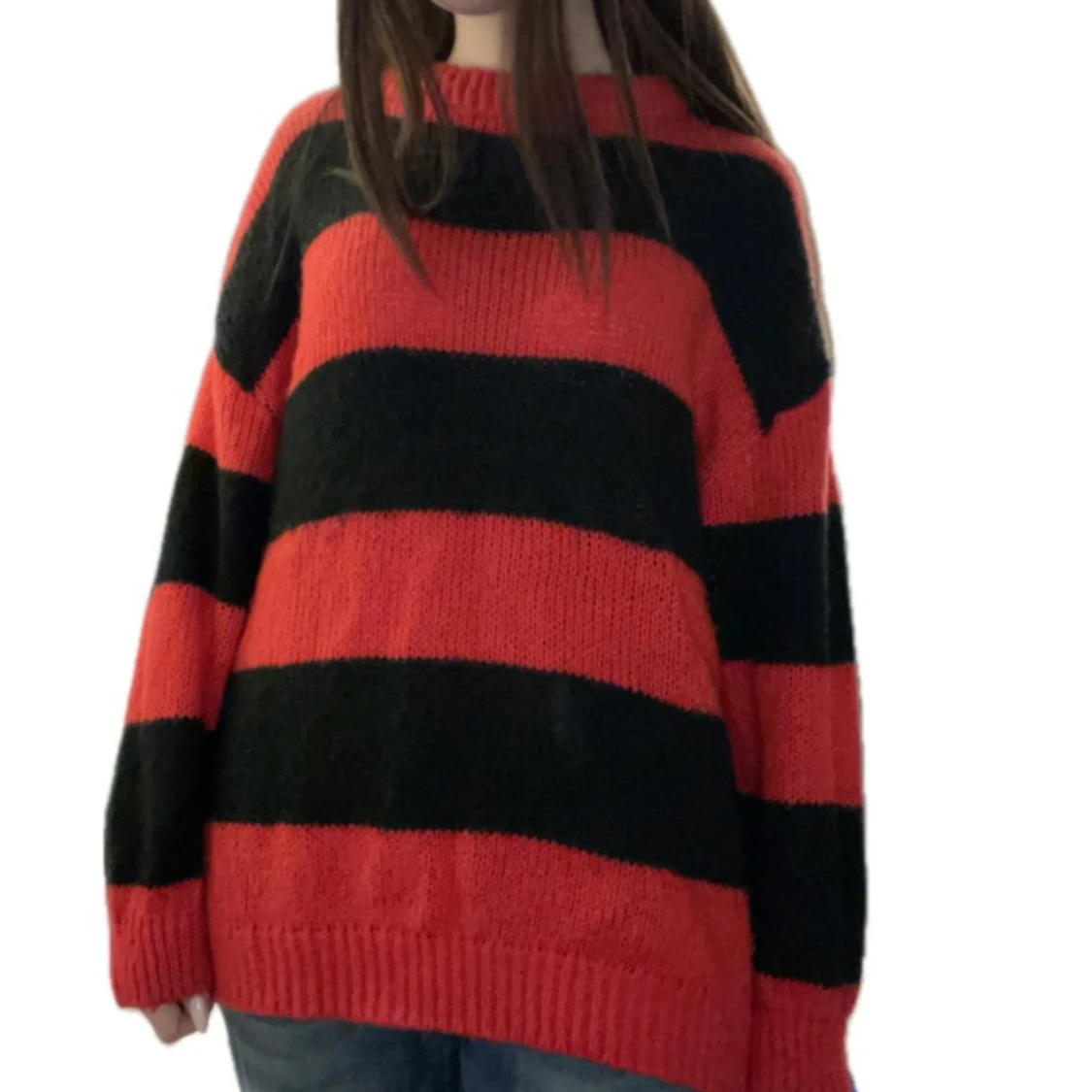 Röd och svart randig stickad tröja