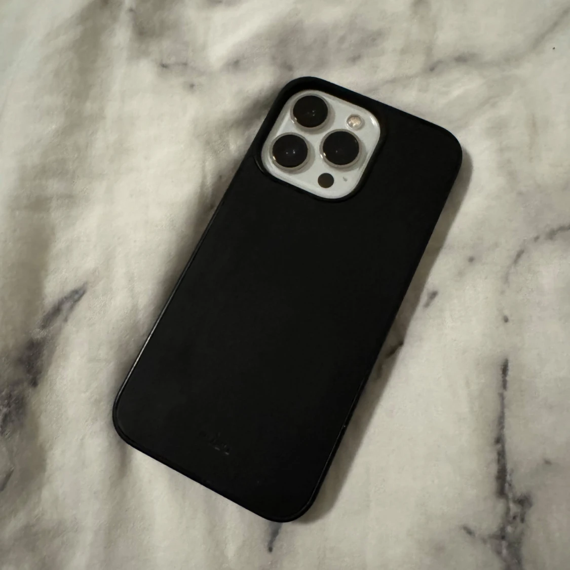 Svart mobilskal från Puro