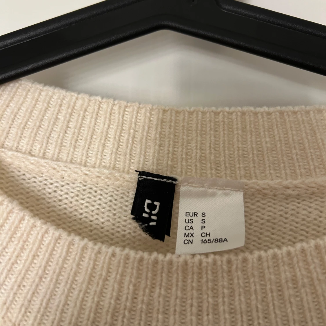 Beige stickad tröja från H&M - 90