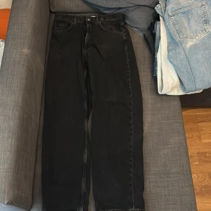 Bershka Jeans - Säljer dessa bershka jeansen eftersom att de inte passar mig längre. De är i bra skick, inga defekter.