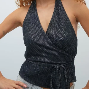 Svart/silvrig topp  - Fin topp från Gina i strl xs, aldrig använd 💓 80kr+frakt💘