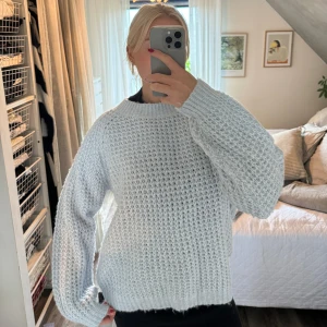Stickad tröja - Stickad tröja från lager 157 i ljusblå 