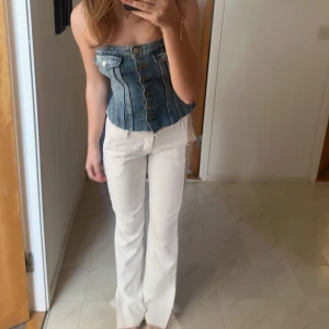 bikbok kostymbyxor  - snygga lågmidjade kostymbyxor med slits från bikbok som inte längre sälja , passar mig som är 160 perfekt ❤️‍🔥