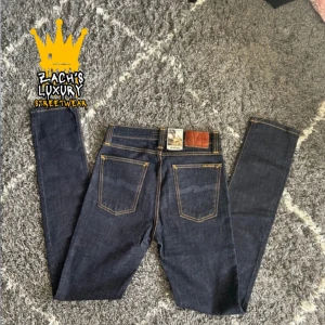 Nya Nudie Jeans  - Nudie Jeans av modellen High Kai, Storlek: 28/32 - Skicket på jeansen är väldigt bra utan defekter - 10/10 med prislapp - mitt pris: 649 - Nypris: 1599kr - priset kan diskuteras vid snabb affär :)